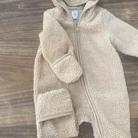 Size 6-12 months GAP pram snowsuit jacket - Picture 2 of 3